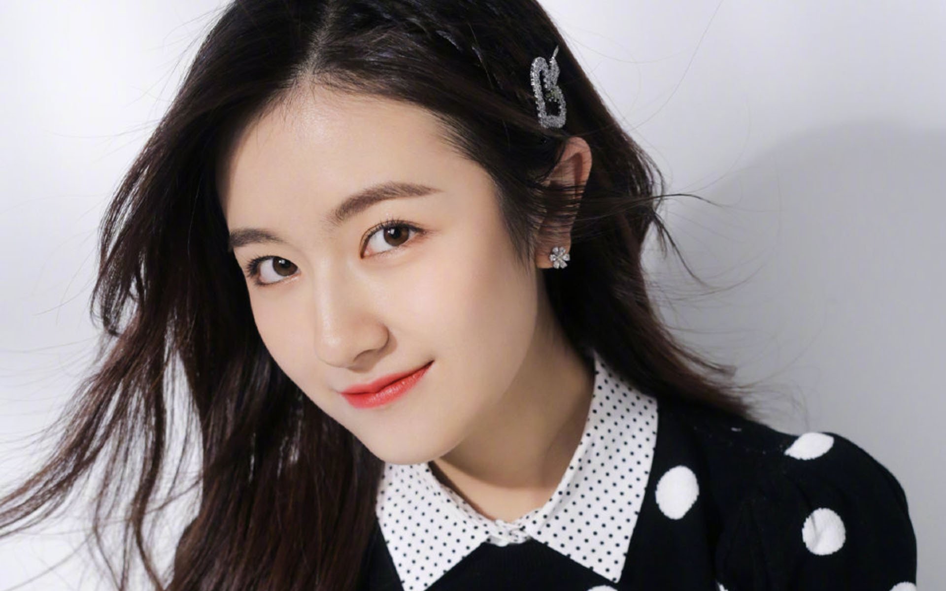 爱游戏中国官方登录入口网站-社区热议：球迷热爱的话题与观点争鸣，对球迷的热爱说说