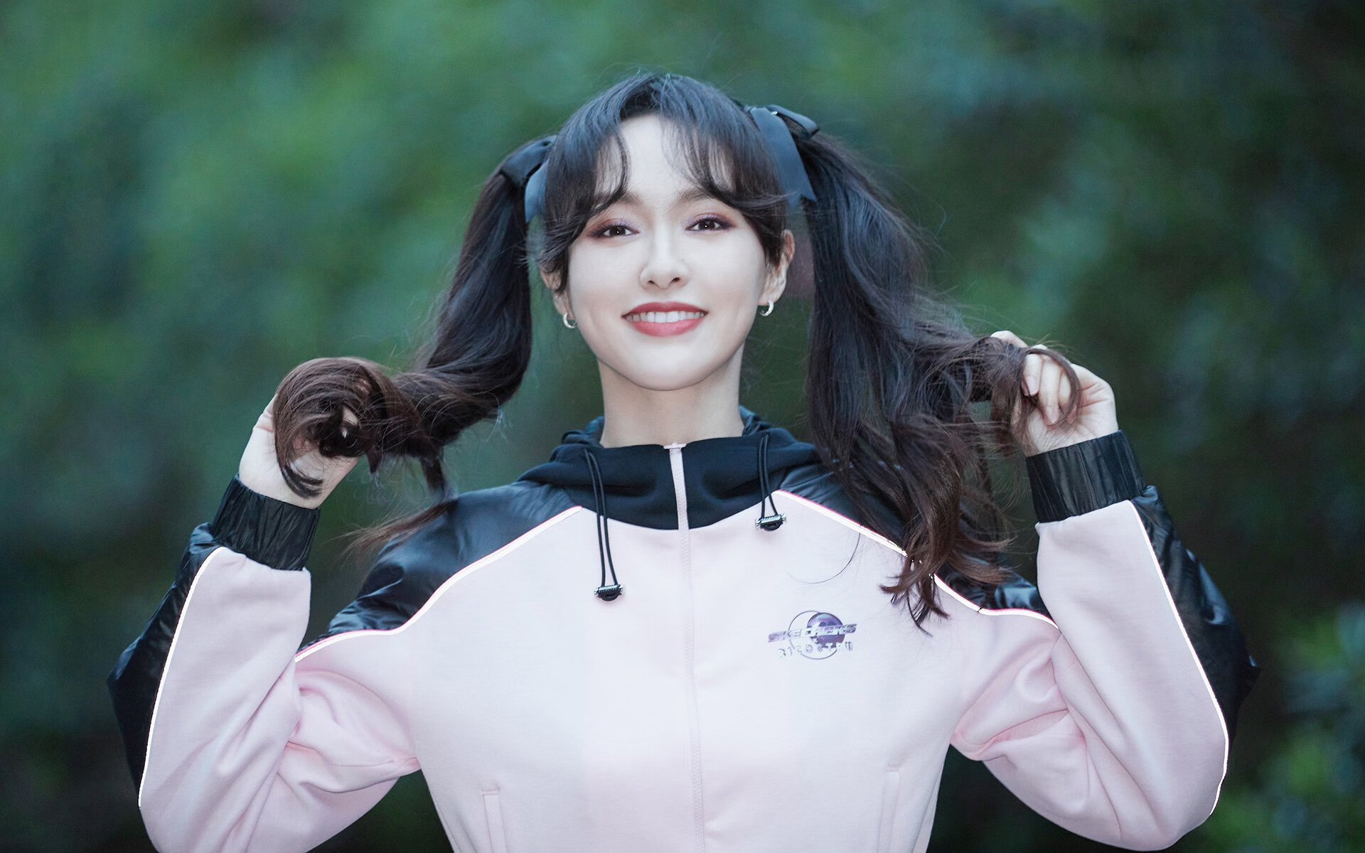 AYX体育-曼联后卫梅根奥迪头槌扳平比分，替球队救火，ufc梅根