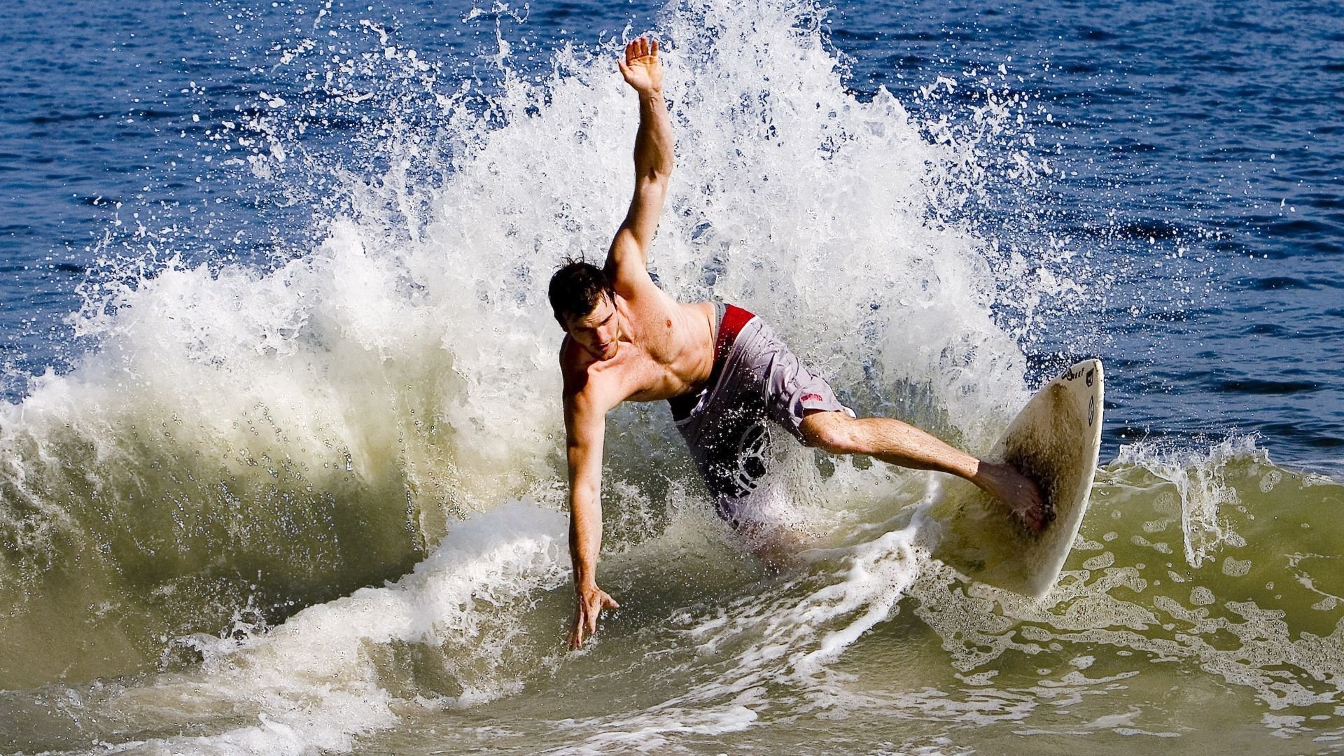 爱游戏app-狼队战胜西布朗继续保持英超中游位置，狼队对西布朗比赛