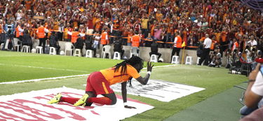 爱游戏娱乐网址-中国足球年度最佳射手数据整理，中国足球队最佳射手